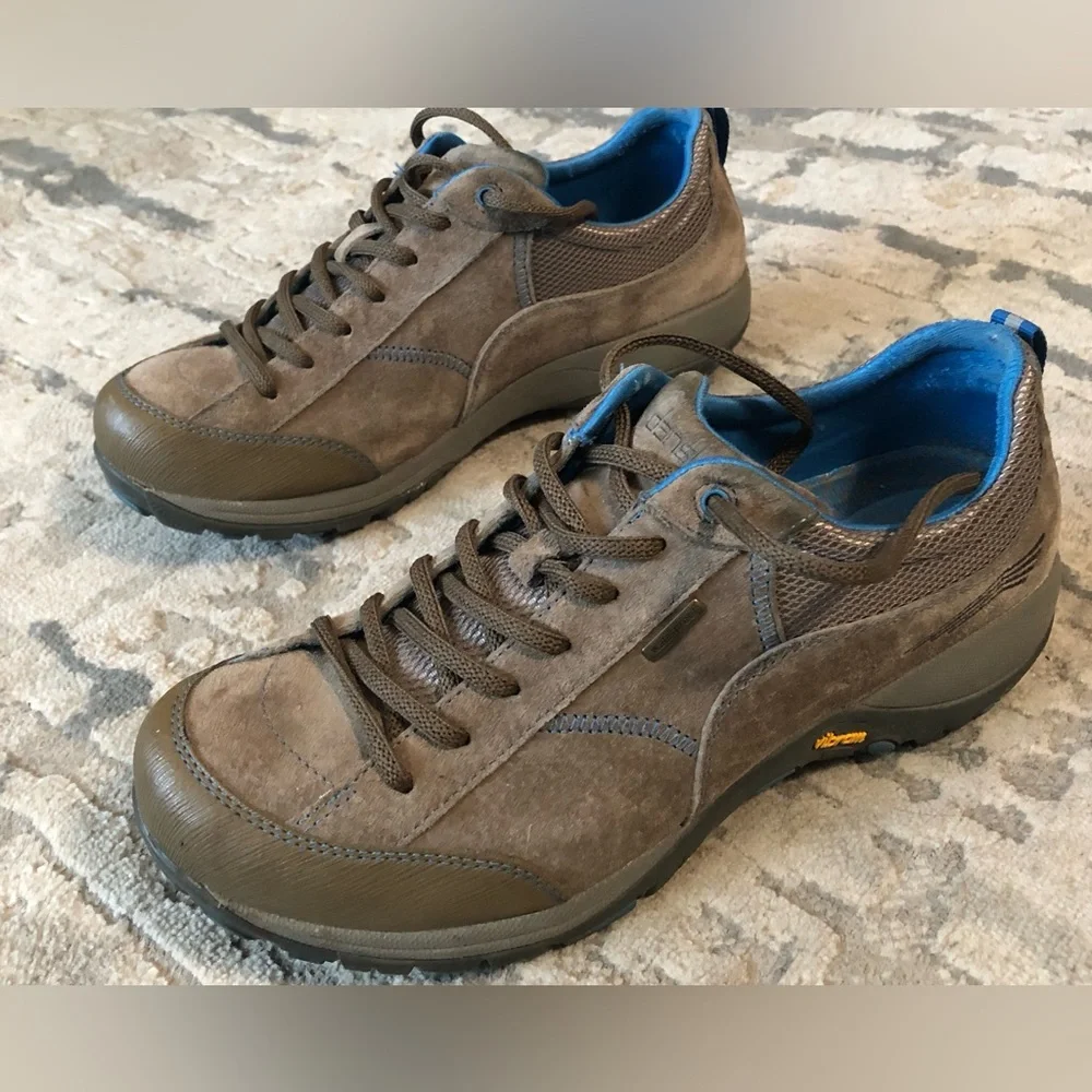 Dansko women’s tennis shoes brown suede Vibram EU 40 US 9.5